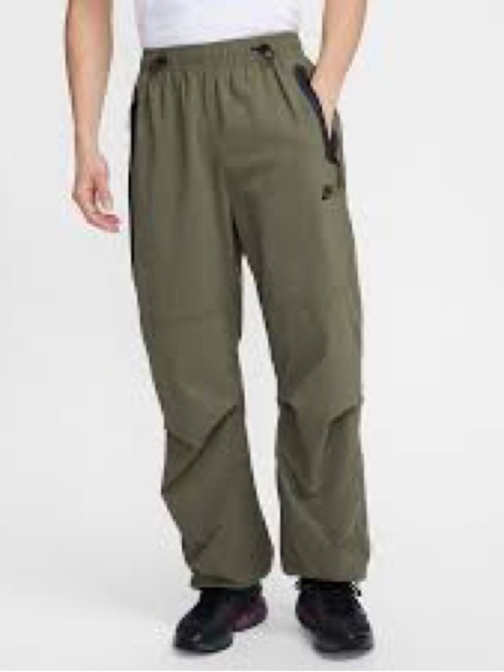 Nike Dunk Wovan Pants Mens Athletic Joggers with Zipper Pockets . Size Medium